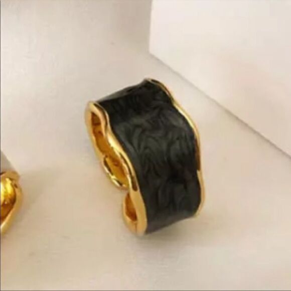 #39 NEW Black Enamel Resizable Ring - Picture 1 of 6